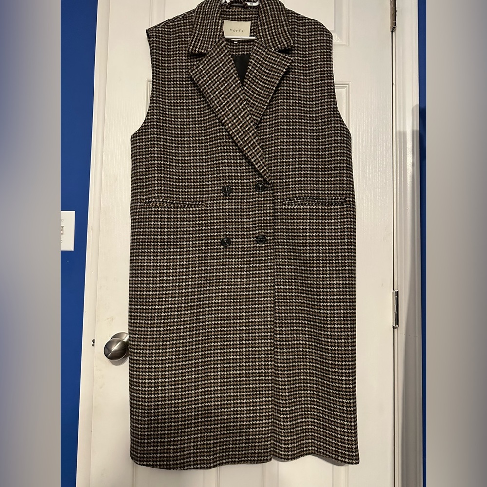 Long vest fully lined, pockets, only worn twice.
